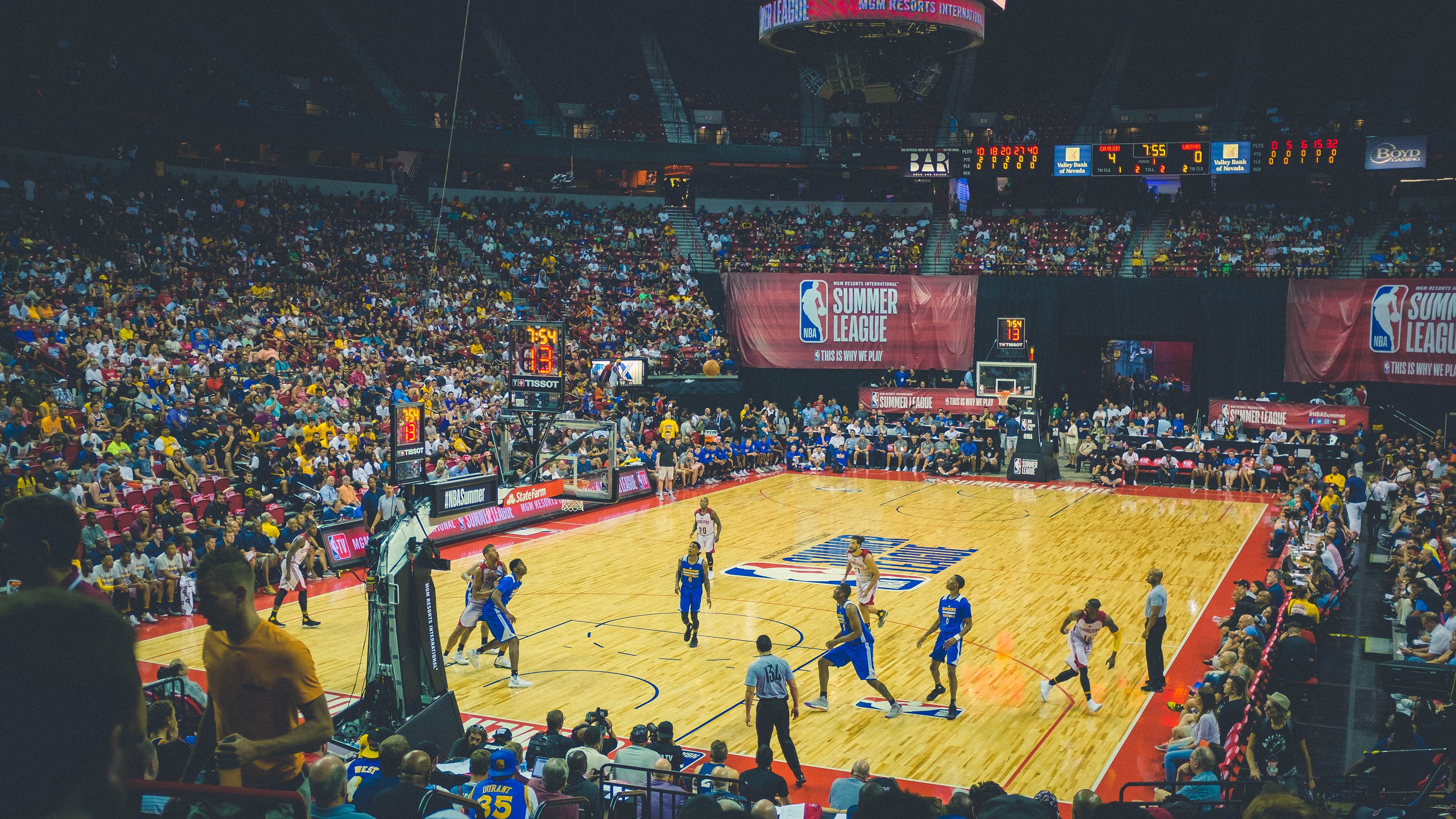 斯台普斯中心球迷热情支持湖人，连续五场满座，nba斯台普斯球馆门票